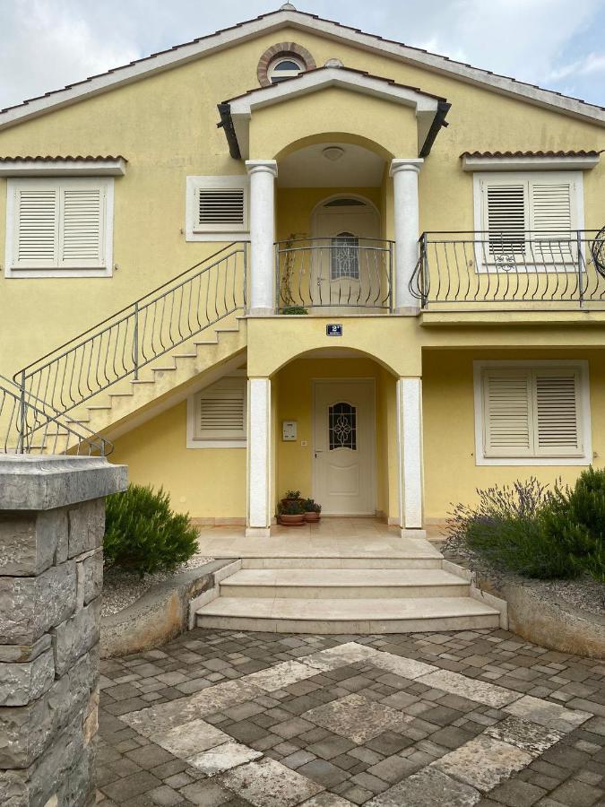 Apartment Laetitia Kaštelir Exterior foto