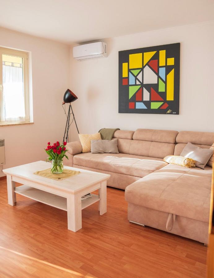Apartment Laetitia Kaštelir Exterior foto